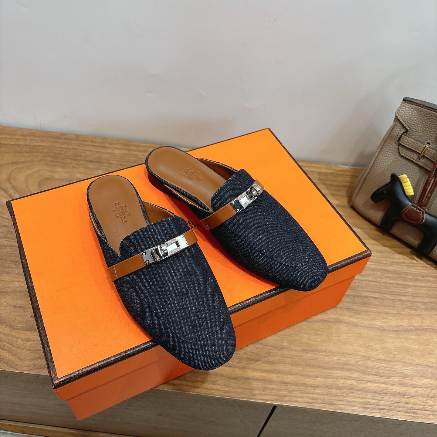 HM 26ss Mule Black Denim Calfskin Sliver Buckle 638477