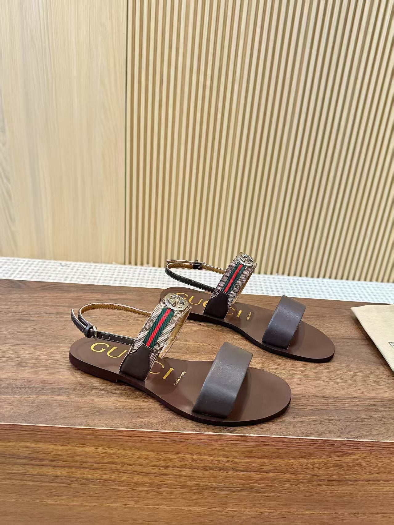 GG Interlocking Sandal Coffee Canvas & Leather 864288