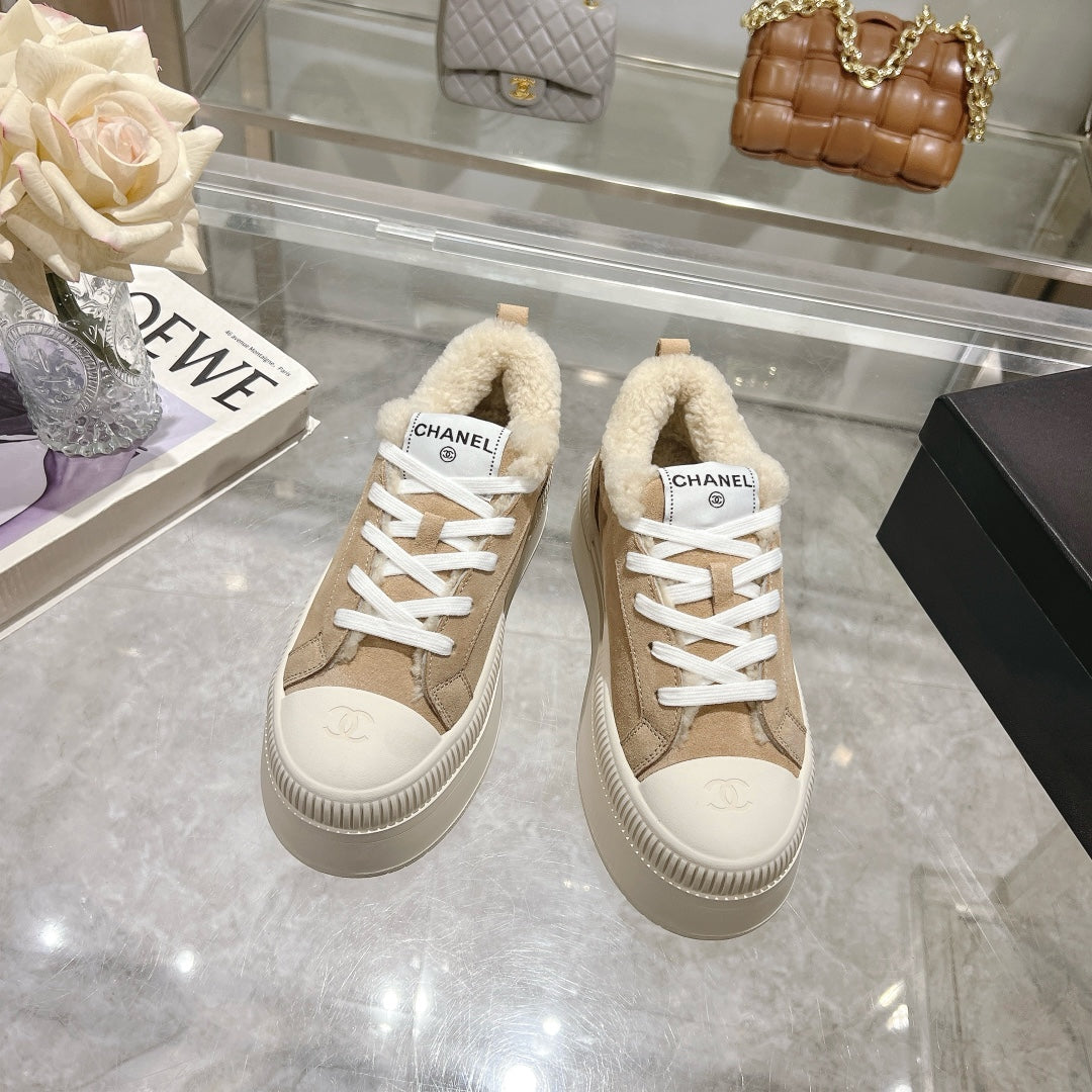 CC Sneaker Beige Suede With Wool Lining 944559