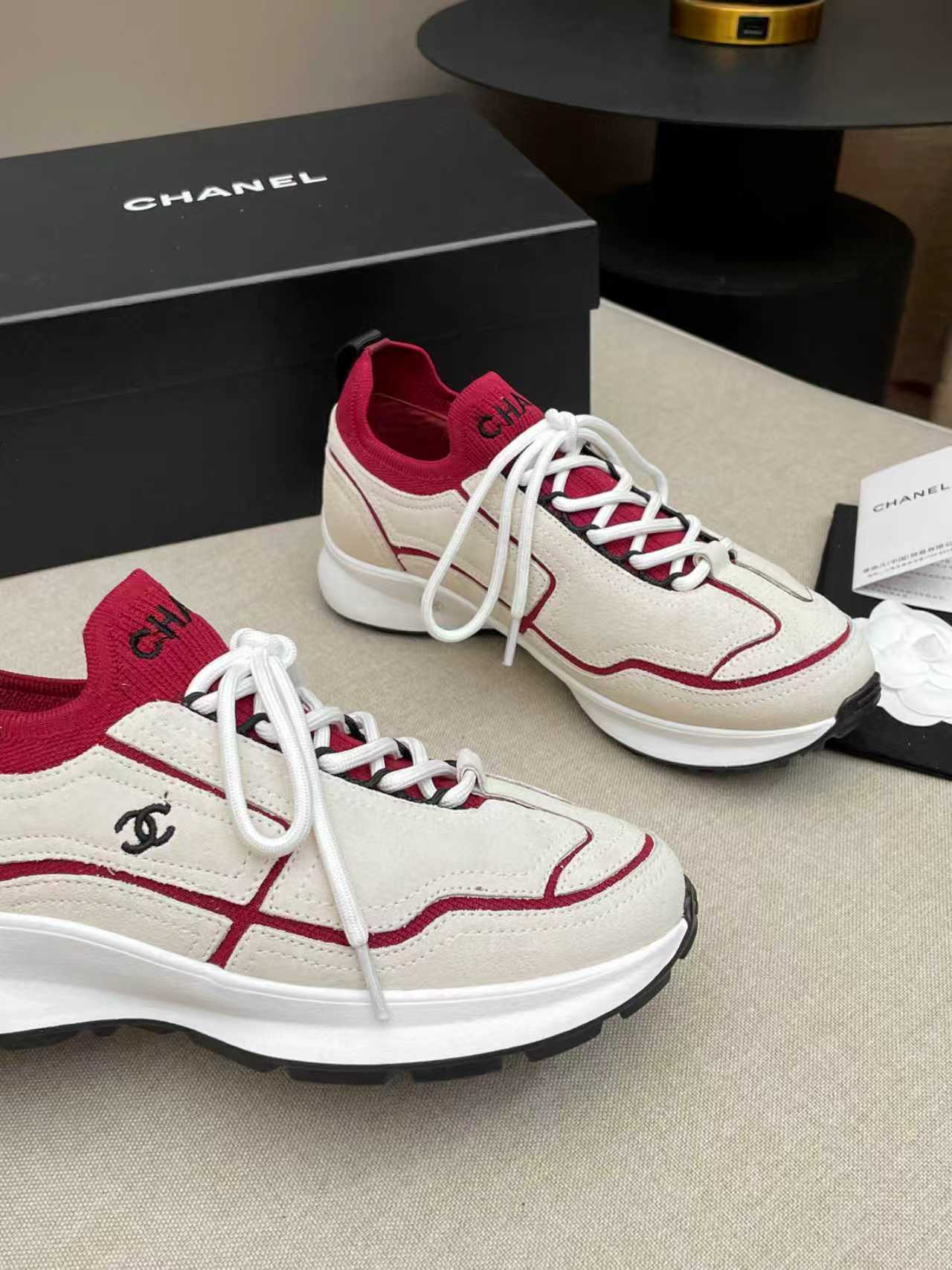 CC Métiers d’art 2026 Sneakers Red White Calfskin Fibers 846392