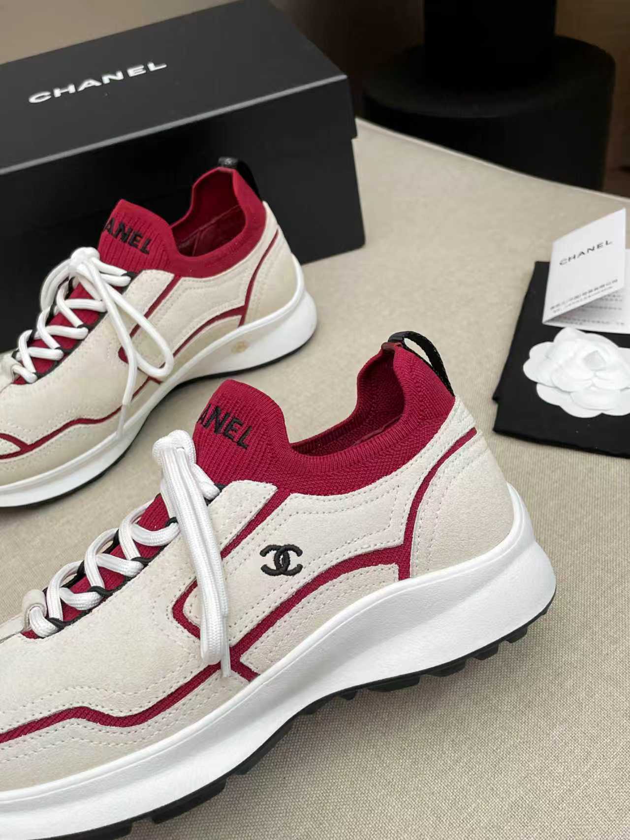 CC Métiers d’art 2026 Sneakers Red White Calfskin Fibers 846392