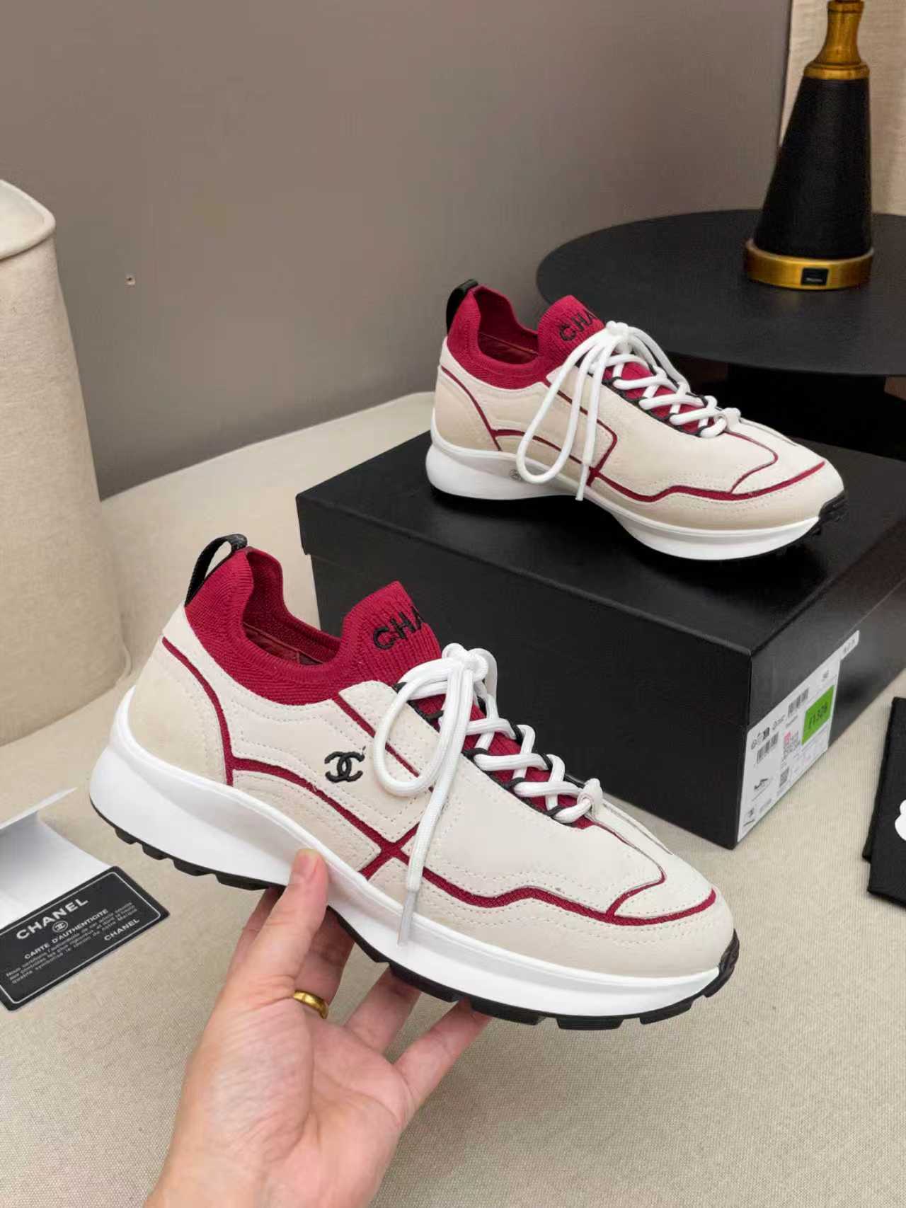 CC Métiers d’art 2026 Sneakers Red White Calfskin Fibers 846392