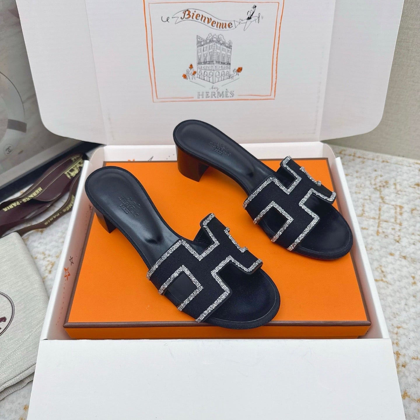 HM 26ss Oran Sandals 50 Black Sheepskin Rhinestone 625236