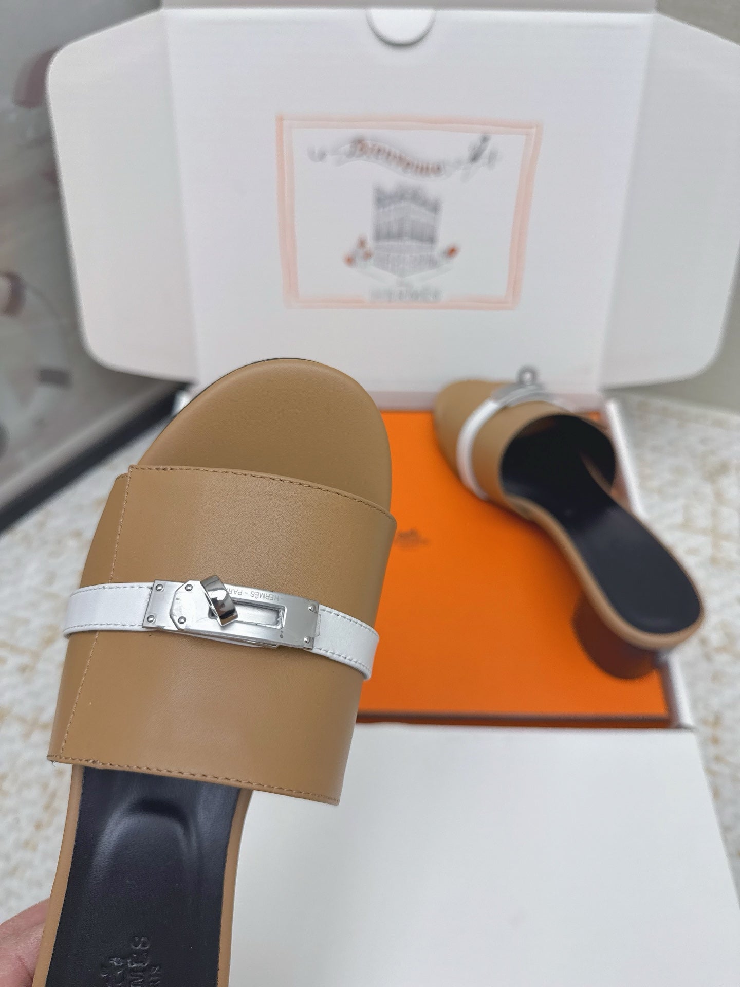 HM 26ss Oasis Sandals 50 Beige Camel Sheepskin Sliver Buckle 625174