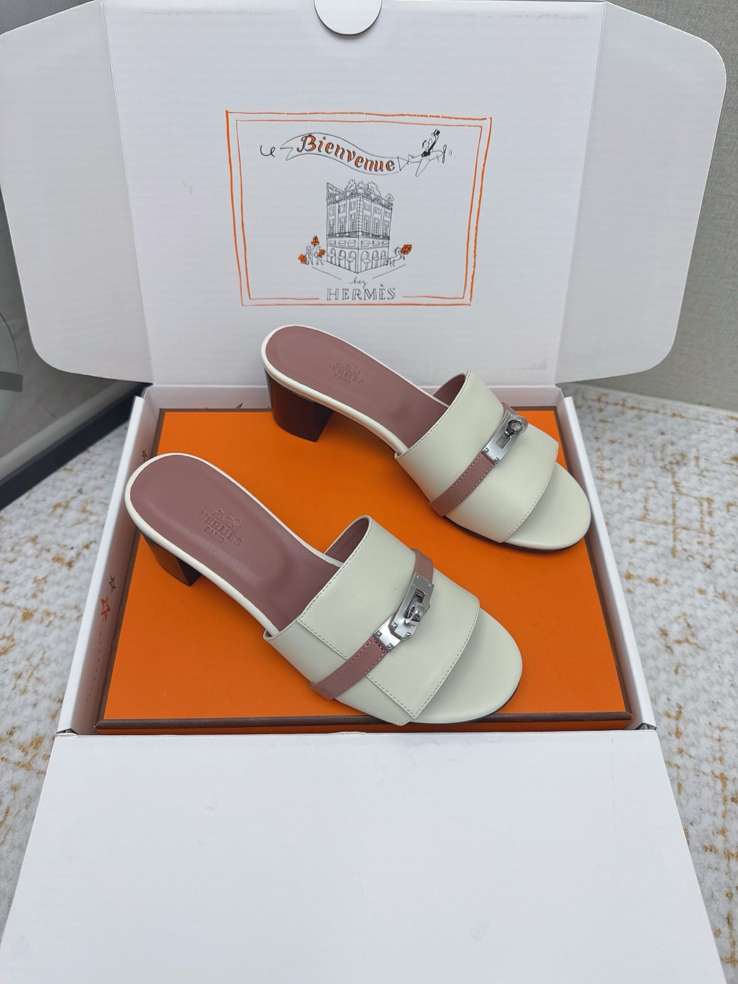 HM 26ss Oasis Sandals 50 Cream Dusty Pink Sheepskin Sliver Buckle 625175