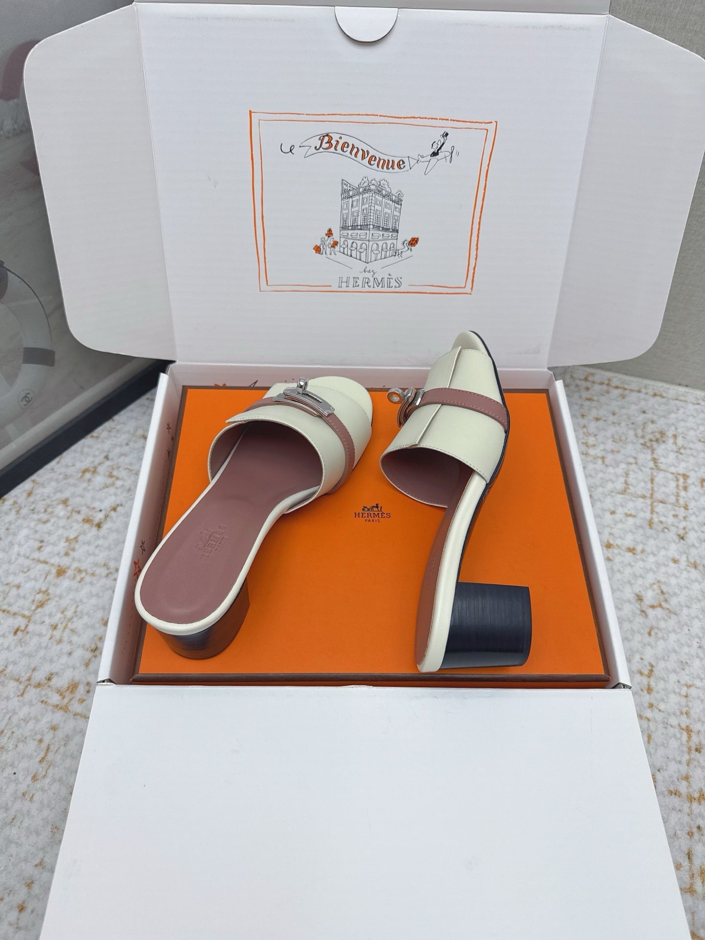 HM 26ss Oasis Sandals 50 Cream Dusty Pink Sheepskin Sliver Buckle 625175