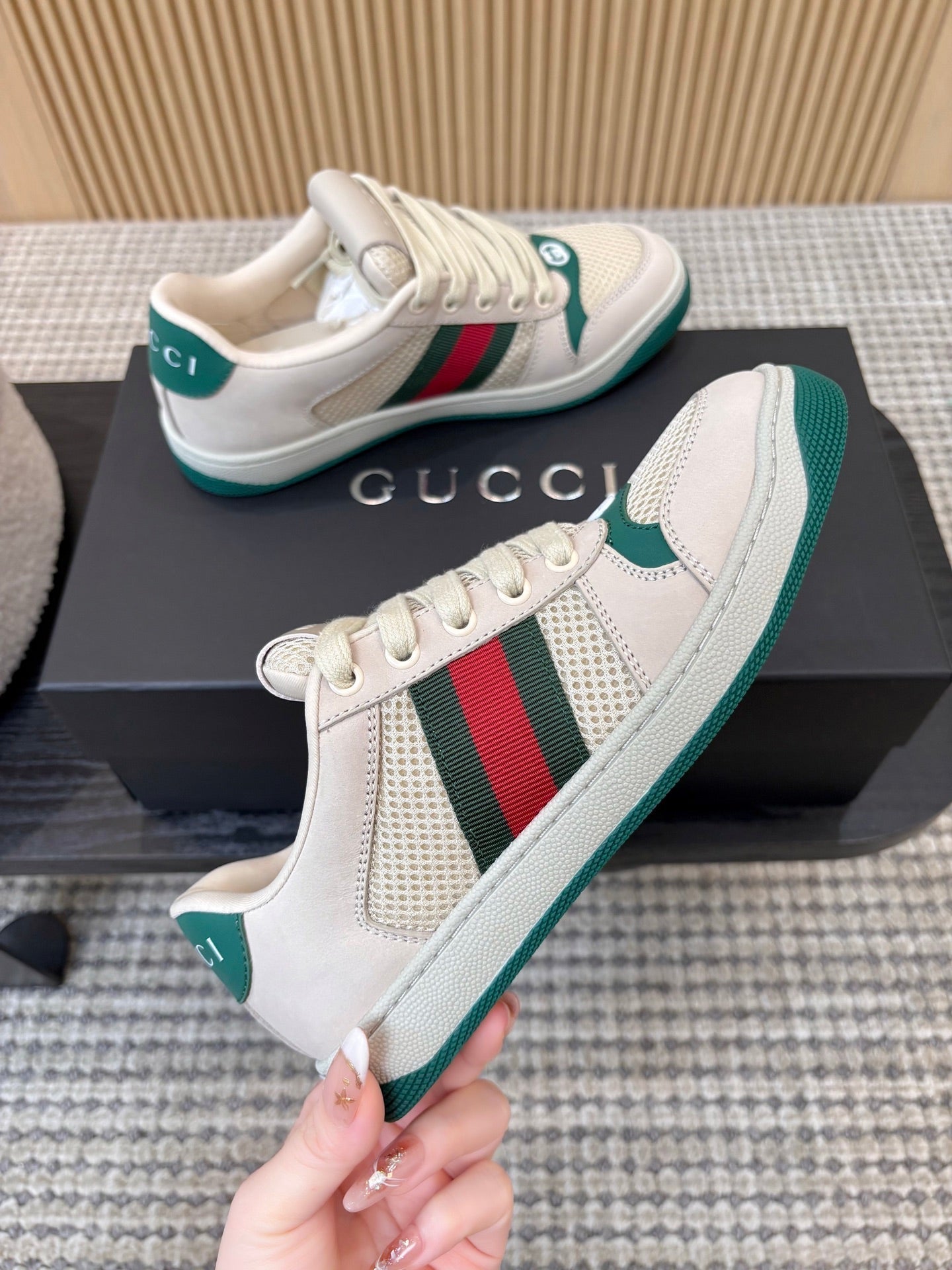 Gucci 26s Mesh Sneakers In Light Beige And Green Leather