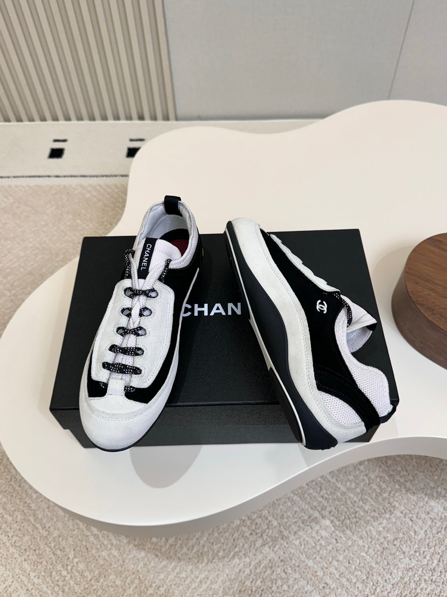CC Métiers d’art 2026 Sneakers Black White Suede 859562