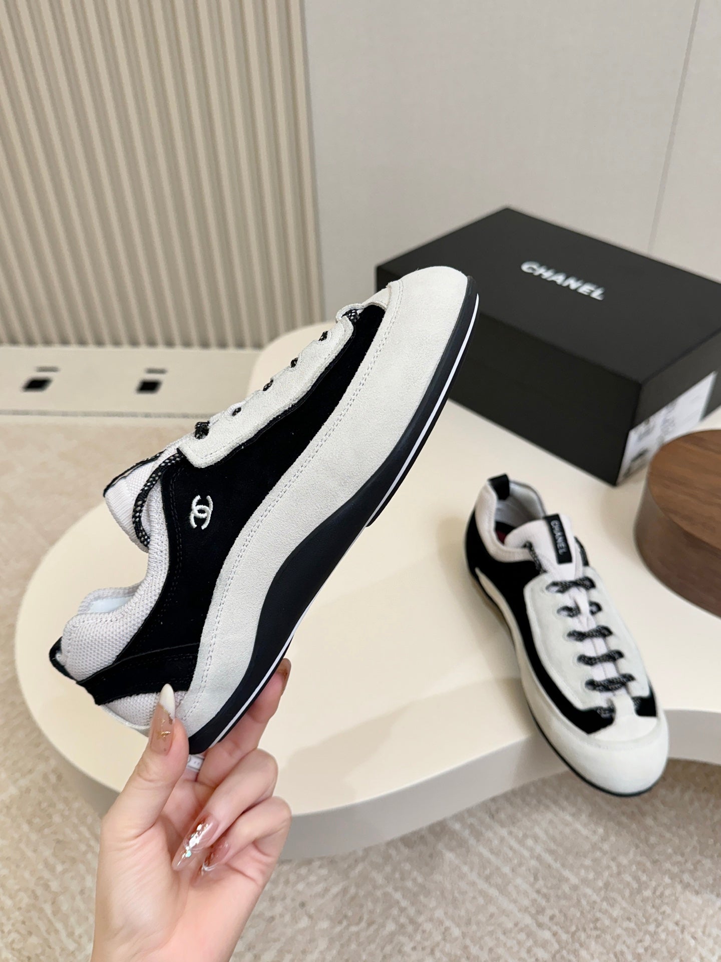CC Métiers d’art 2026 Sneakers Black White Suede 859562