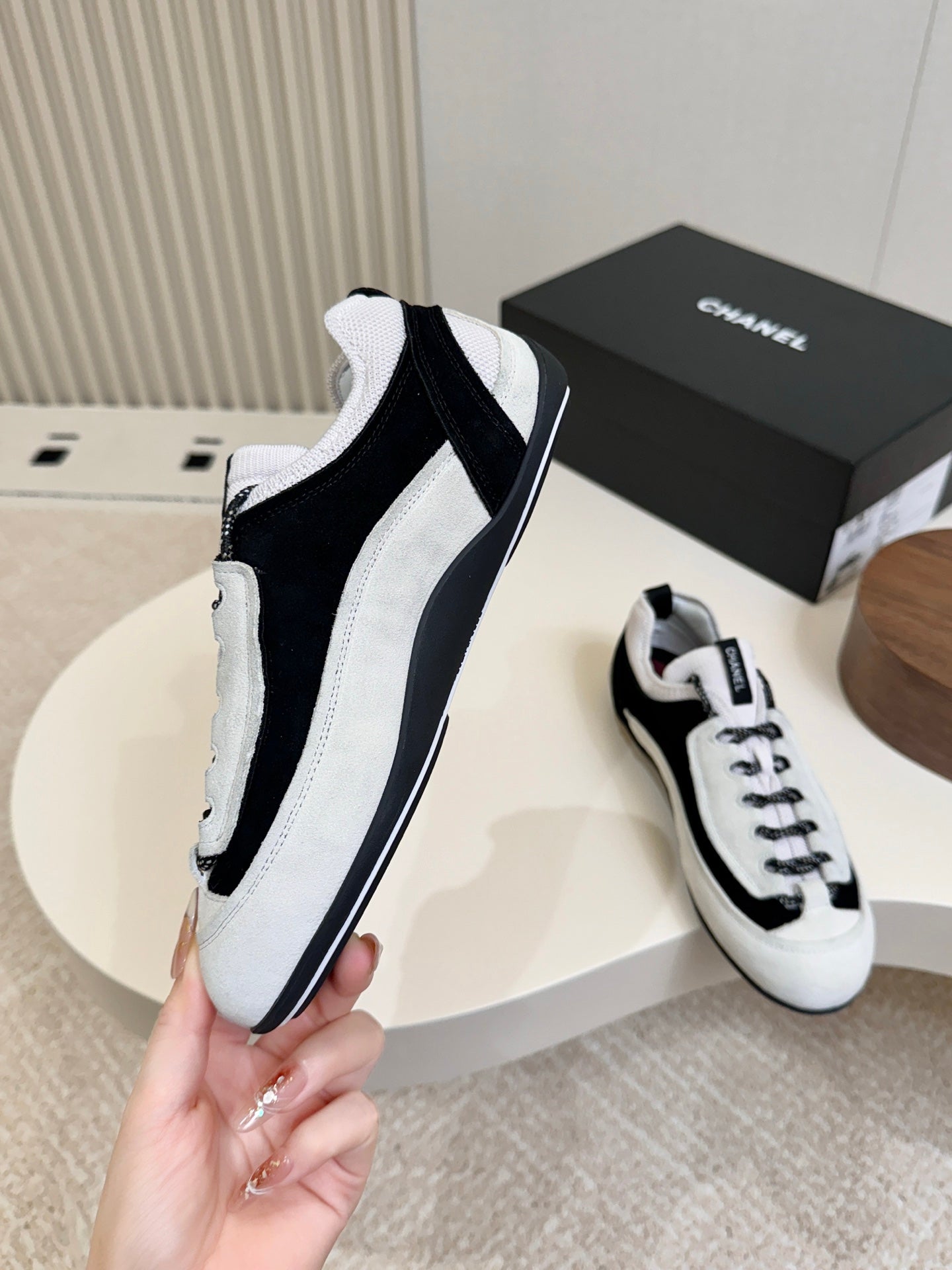 CC Métiers d’art 2026 Sneakers Black White Suede 859562