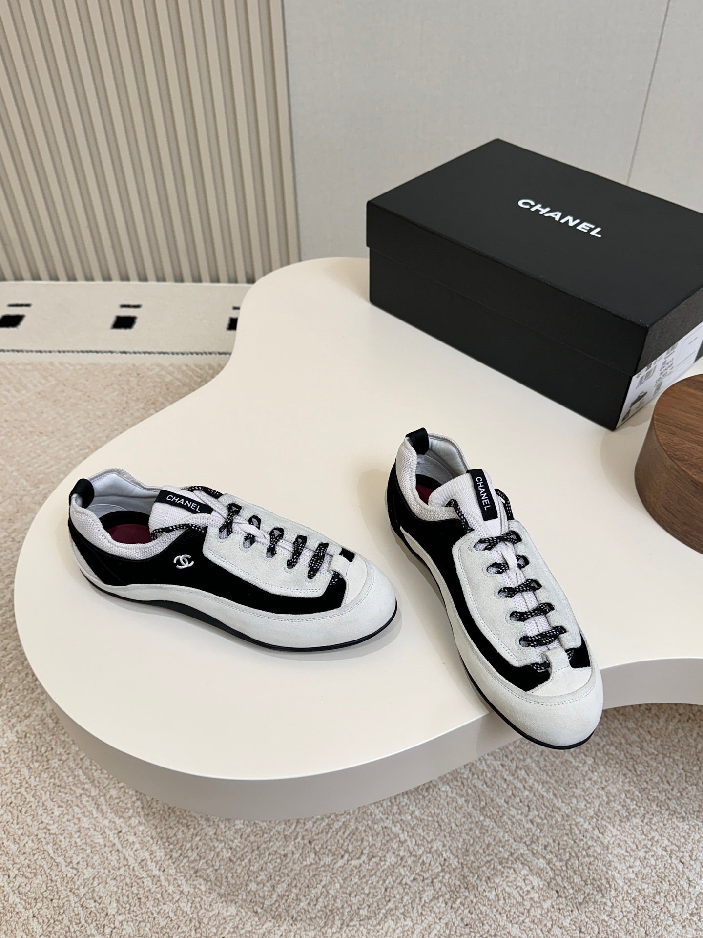 CC Métiers d’art 2026 Sneakers Black White Suede 859562