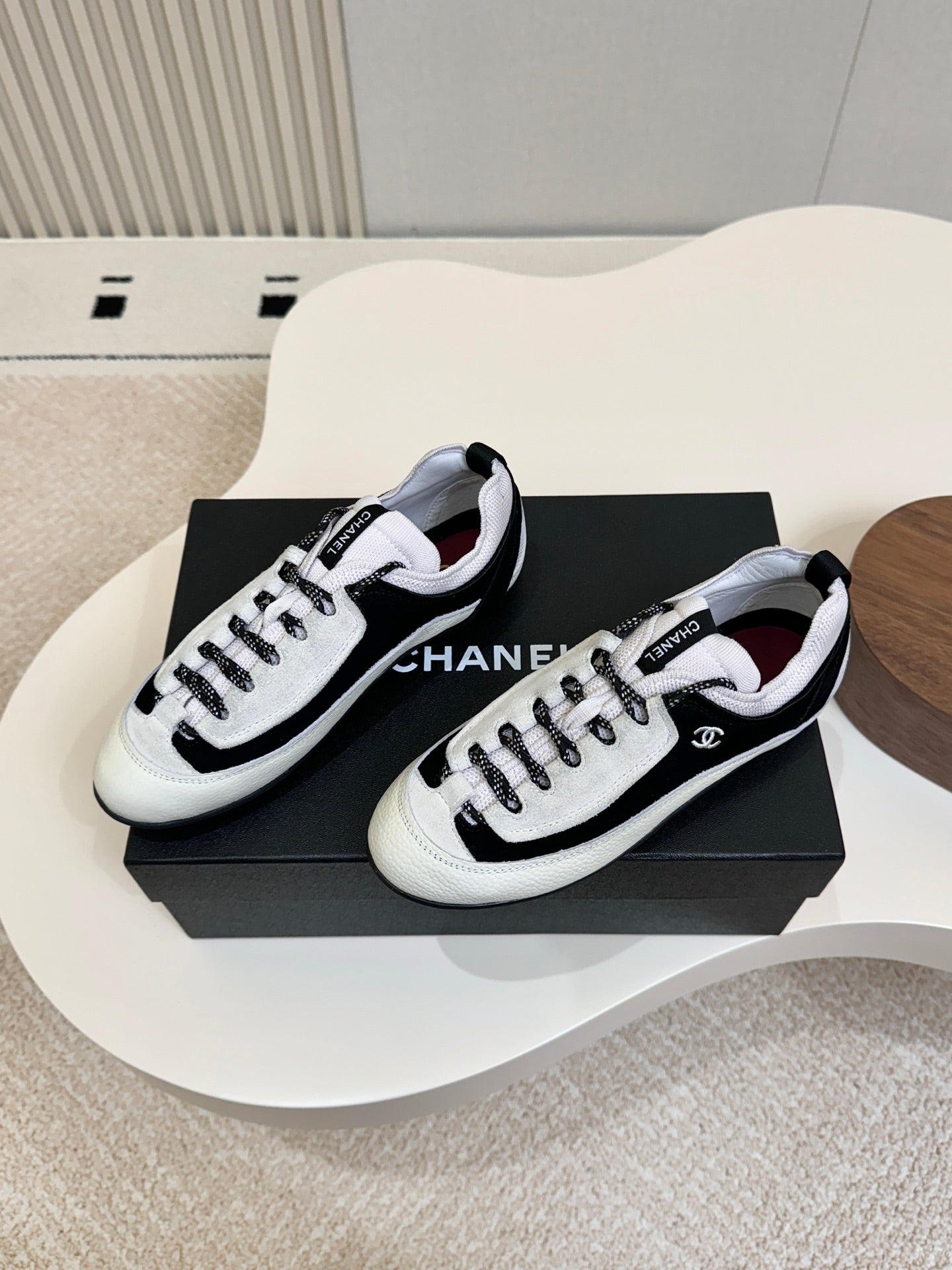 CC Métiers d’art 2026 Sneakers Black White Grain Leather 859564