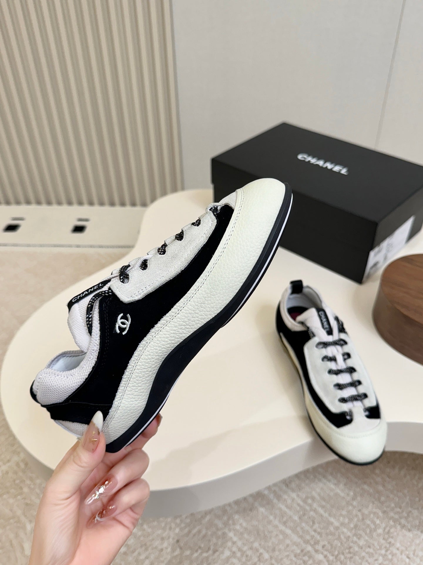 CC Métiers d’art 2026 Sneakers Black White Grain Leather 859564