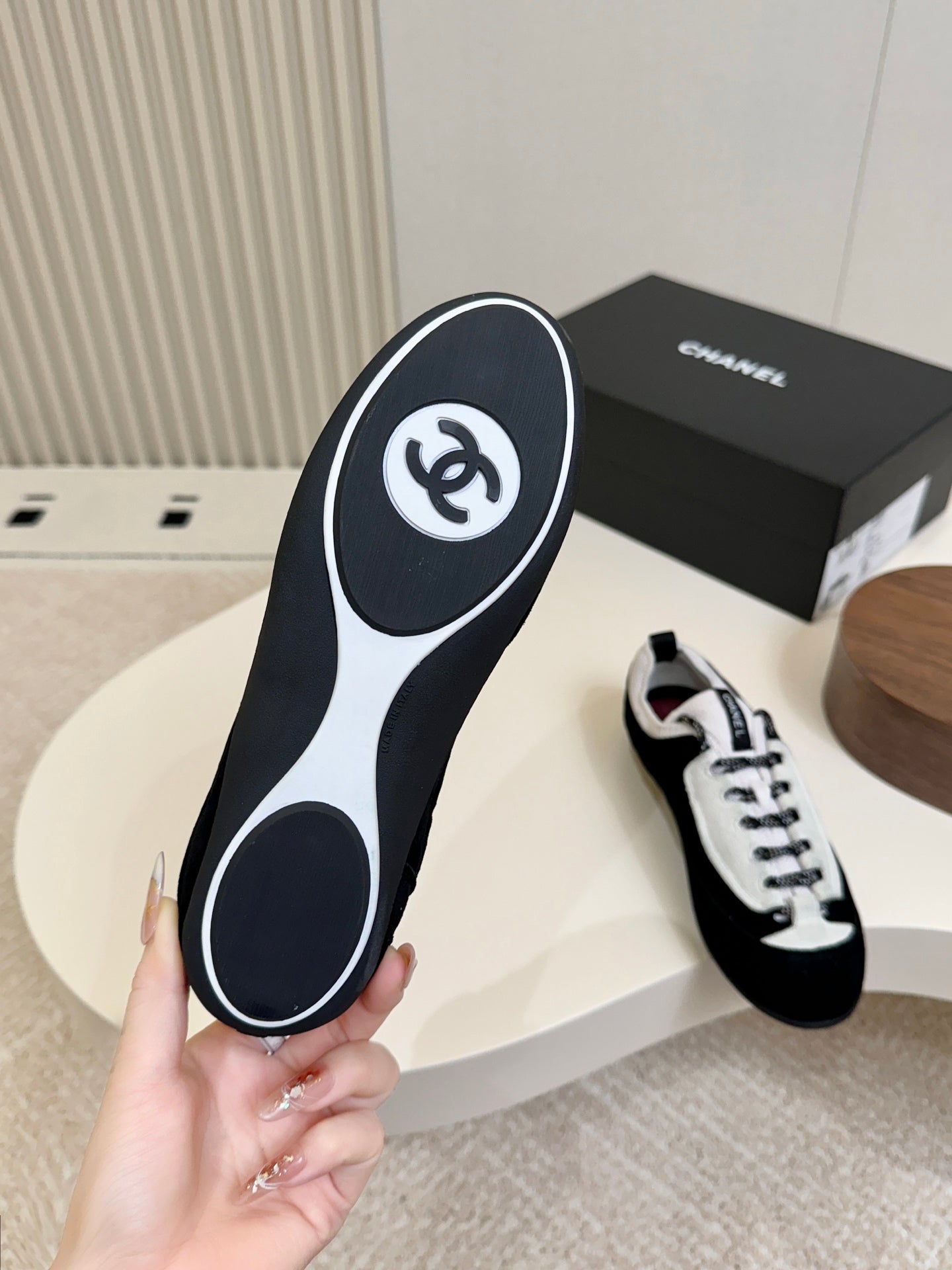 CC Métiers d’art 2026 Sneakers Black White Suede 859563