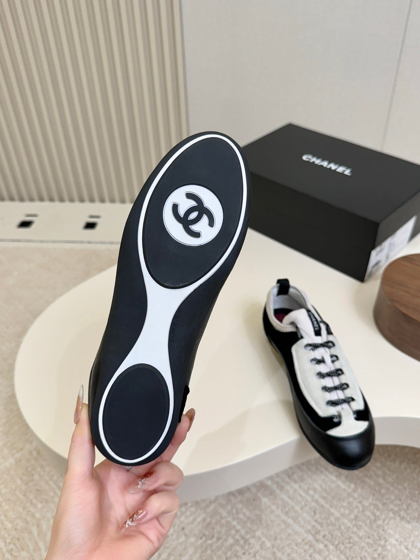 CC Métiers d’art 2026 Sneakers Black White Calfskin 859565