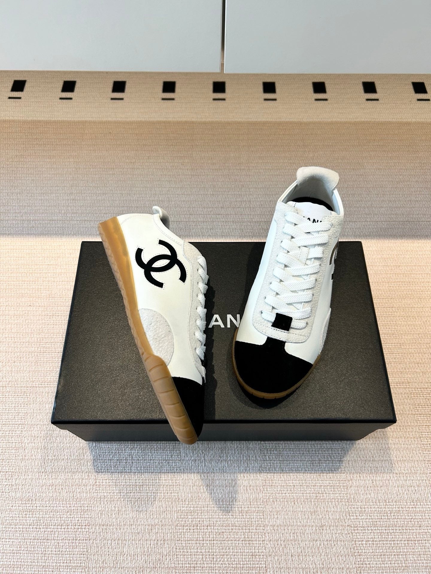 CC 26s Trainers White Black Calfskin & Suede 618696