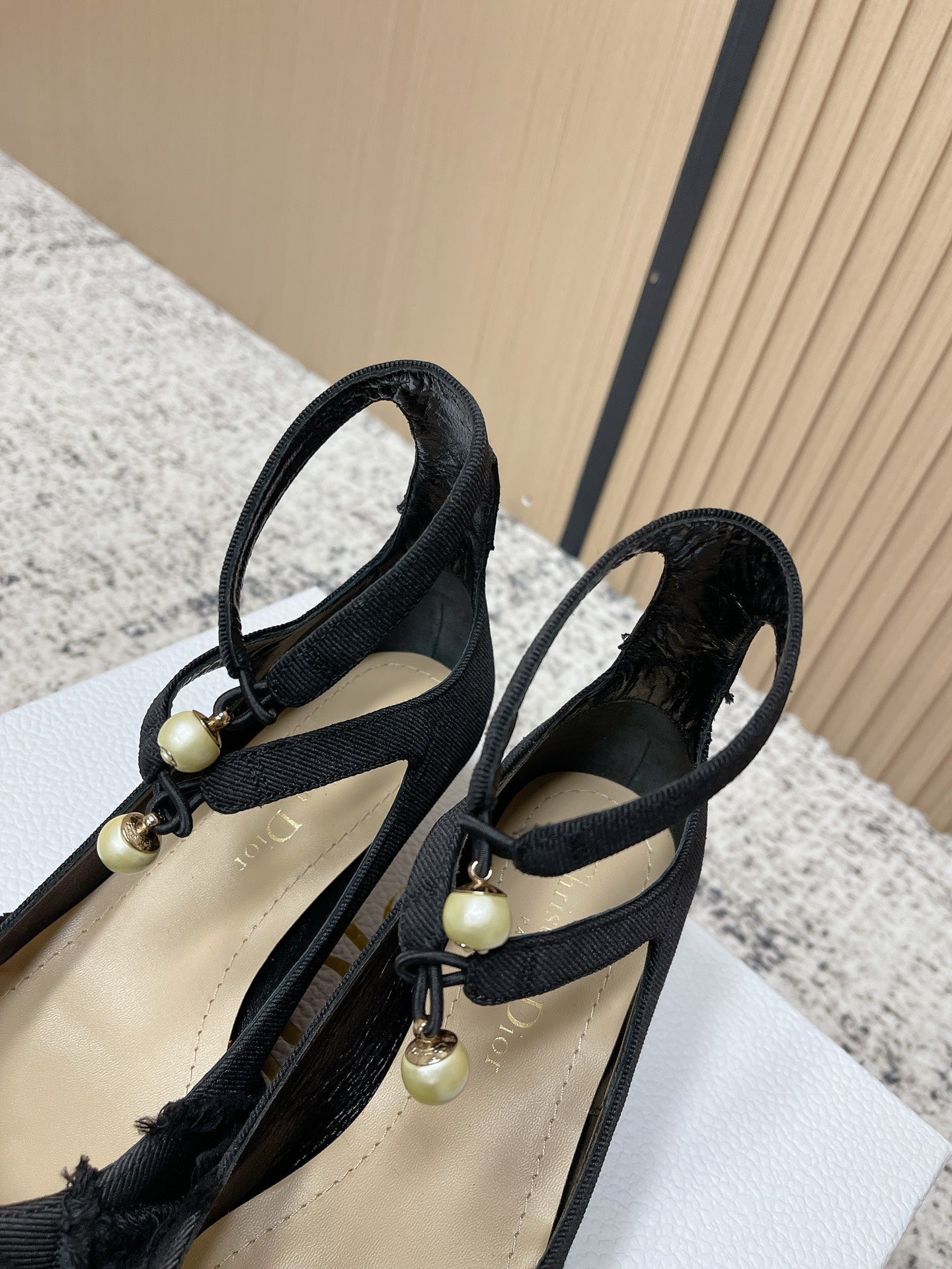 CD 26s Pump 40 Black Beige Canvas Pearl Hardware 643492