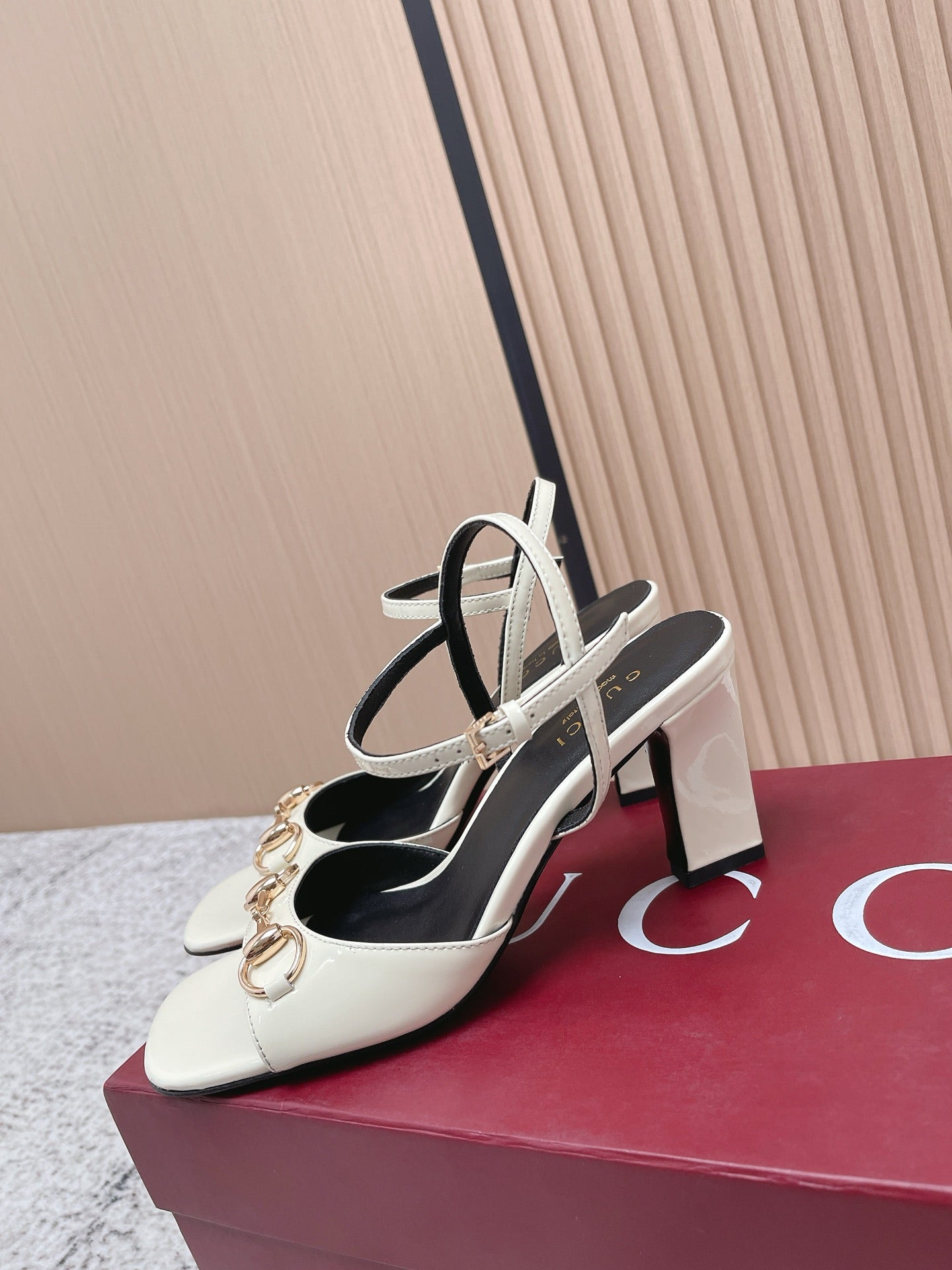 GG Signora Sandals 8.5cm White Shiny Leather 752219