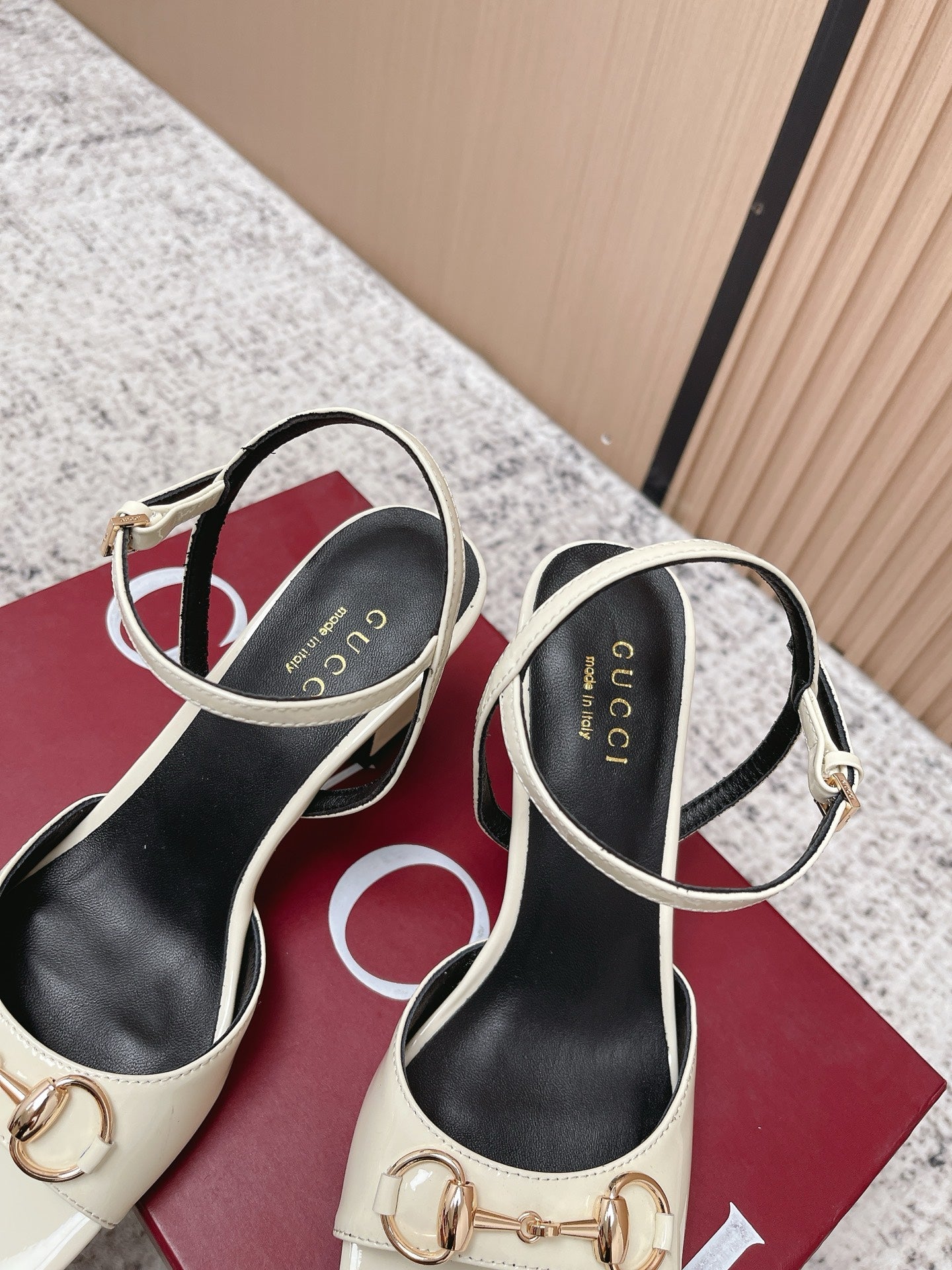 GG Signora Sandals 8.5cm White Shiny Leather 752219