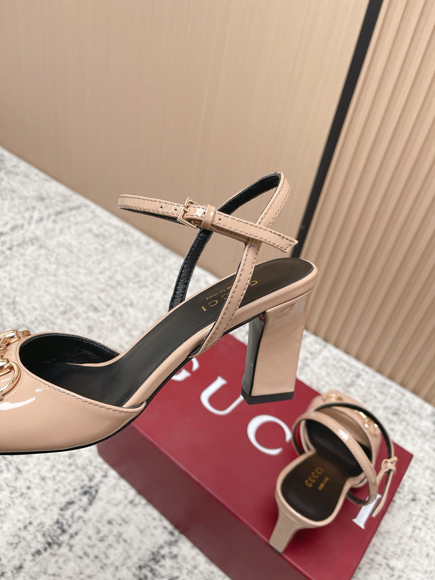 GG Signora Sandals 8.5cm Beige Shiny Leather 752221