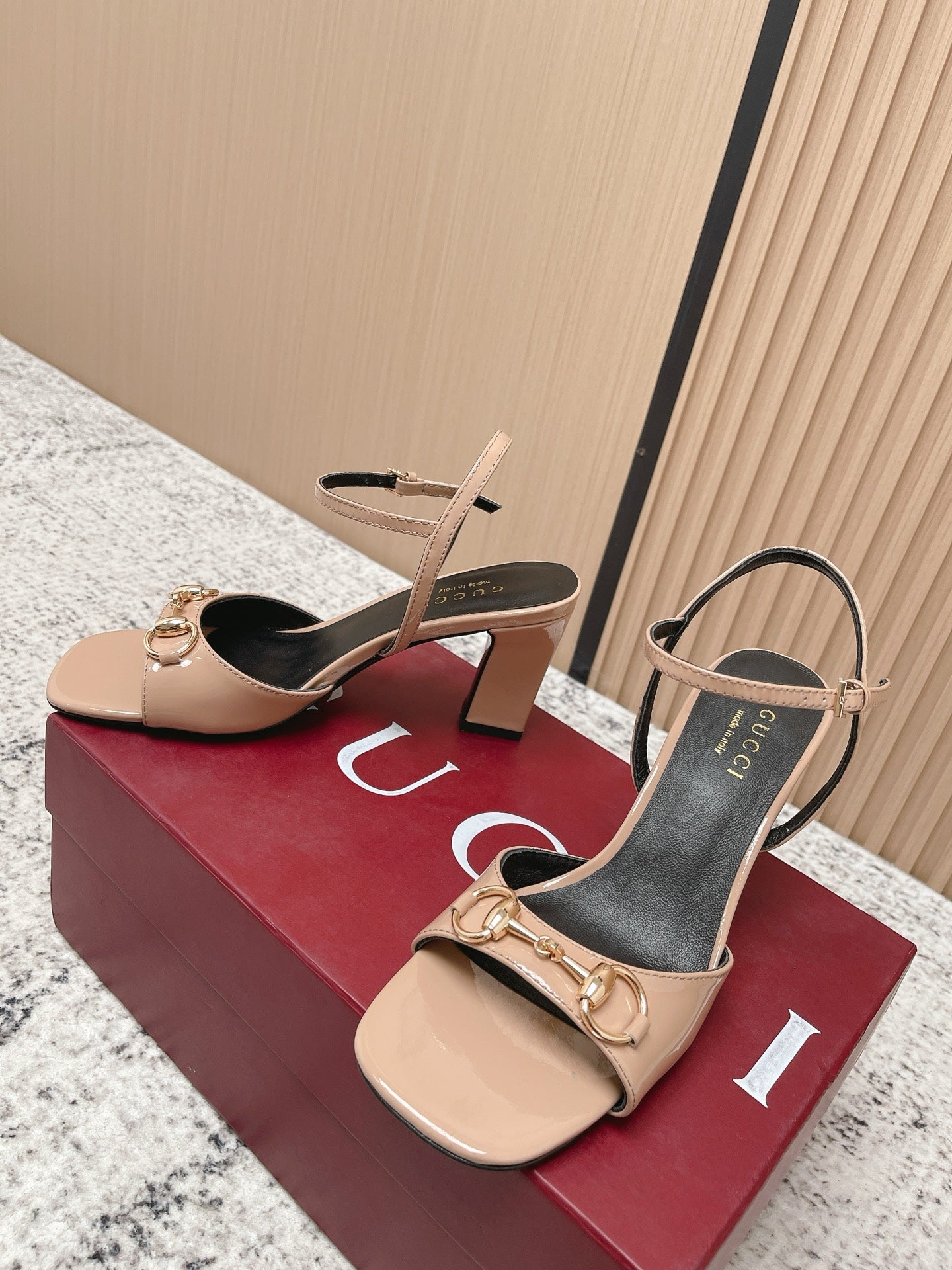 GG Signora Sandals 8.5cm Beige Shiny Leather 752221