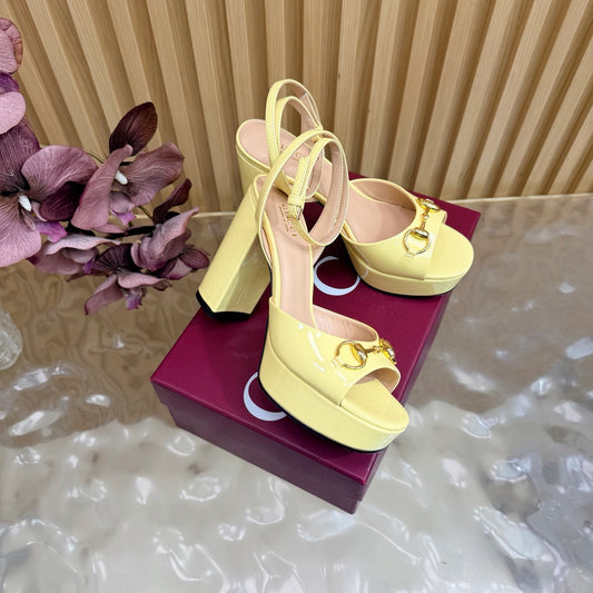 GG 26s Horsebit Platform Sandals 11cm Light Yellow Patent Leather 886499