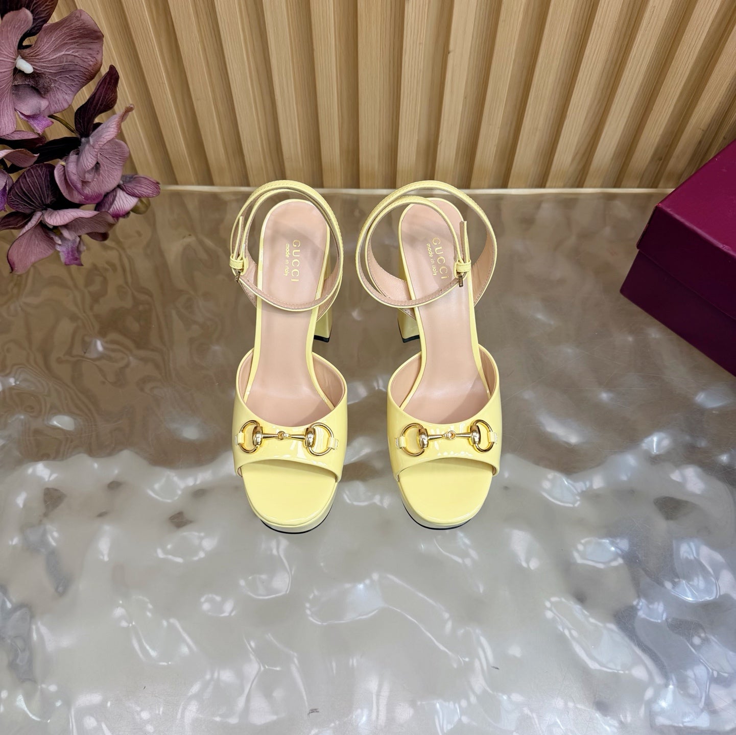 GG 26s Horsebit Platform Sandals 11cm Light Yellow Patent Leather 886499
