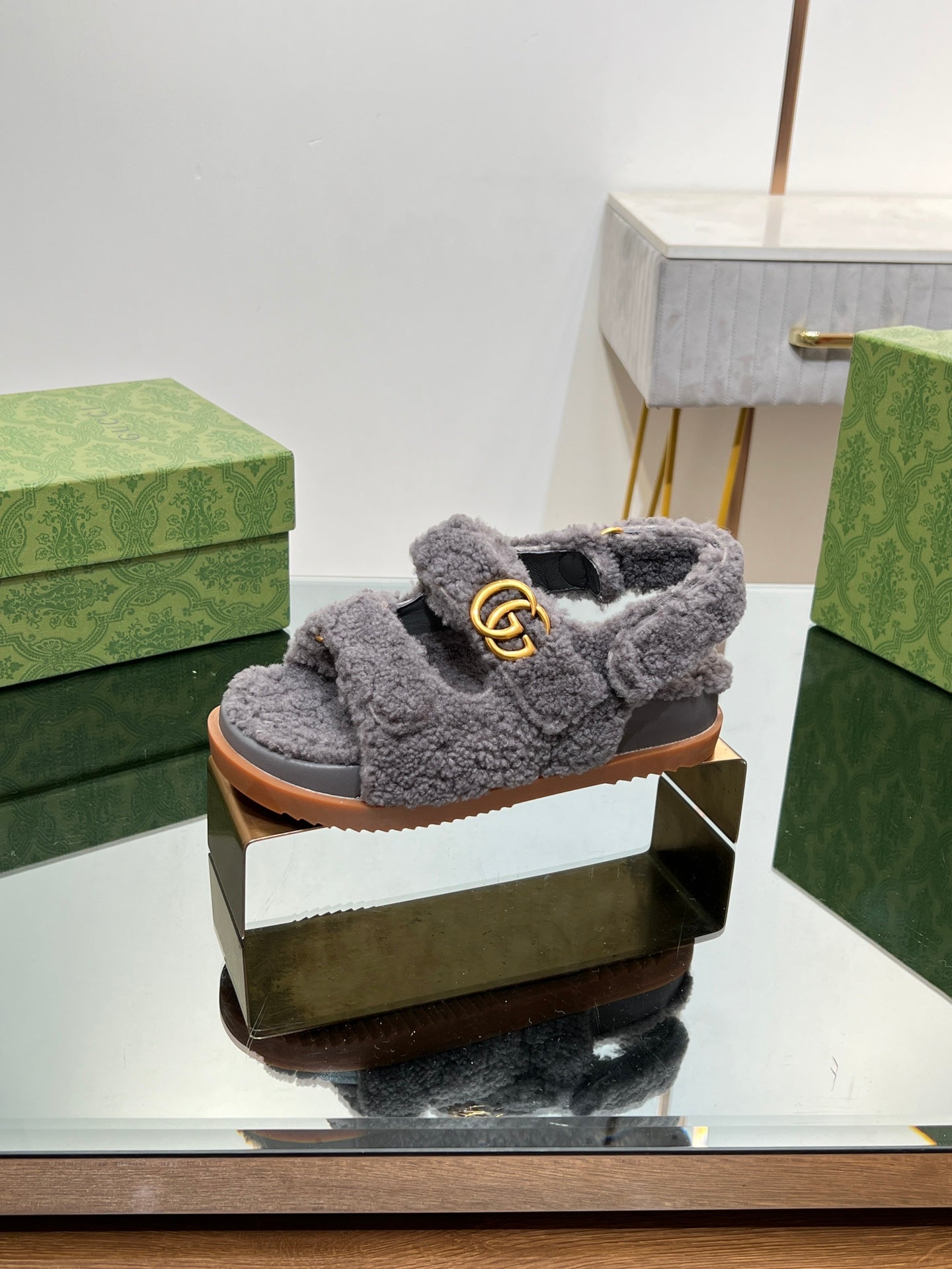 DAD SANDALS IN DARK GRAY FLEECE