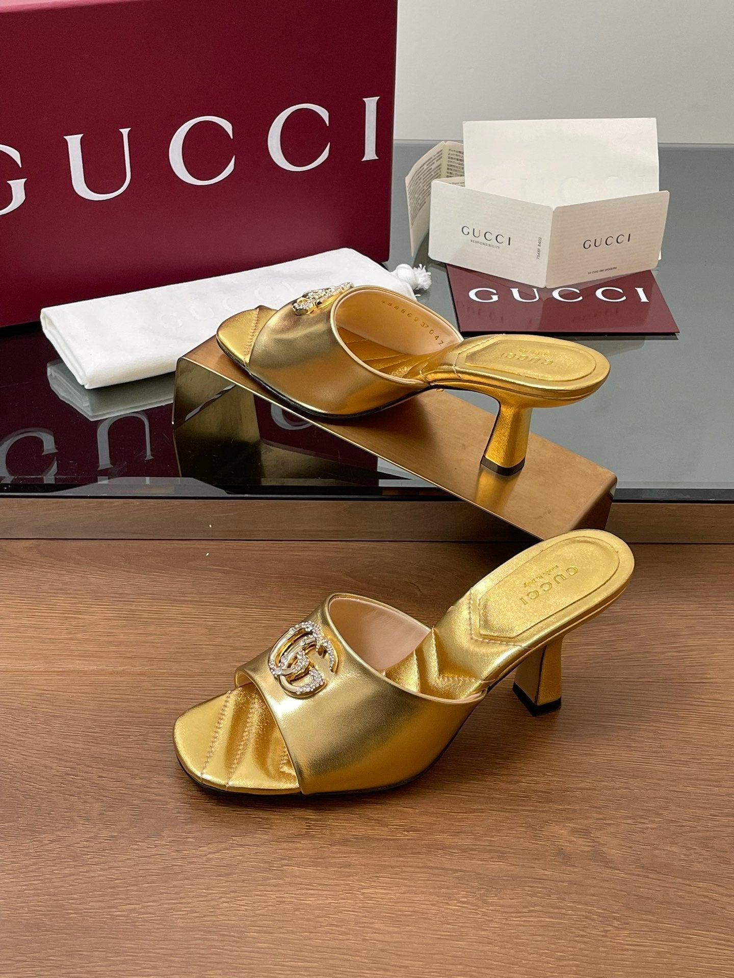 GG Canvas Mid-Heel Mules 7.5cm Gold Sheepskin 646476