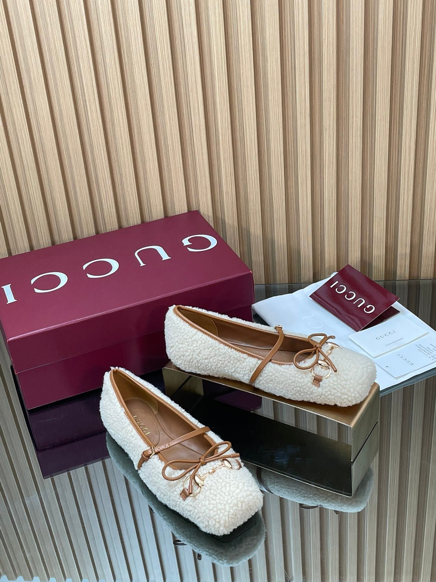 Gucci 26 Ballet Caramel Calfskin Wool 562993
