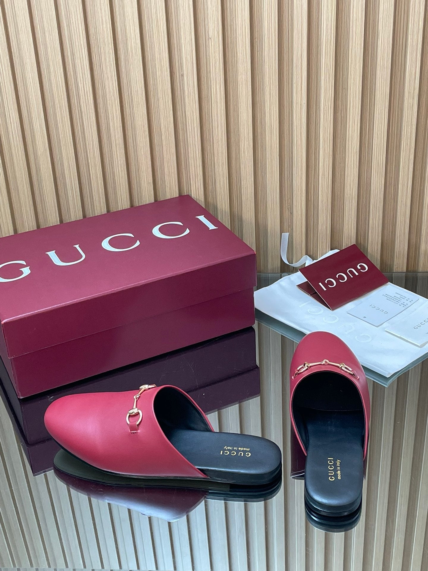 Gucci 25 Horsebit Mule Red Gold Cowhide 563084