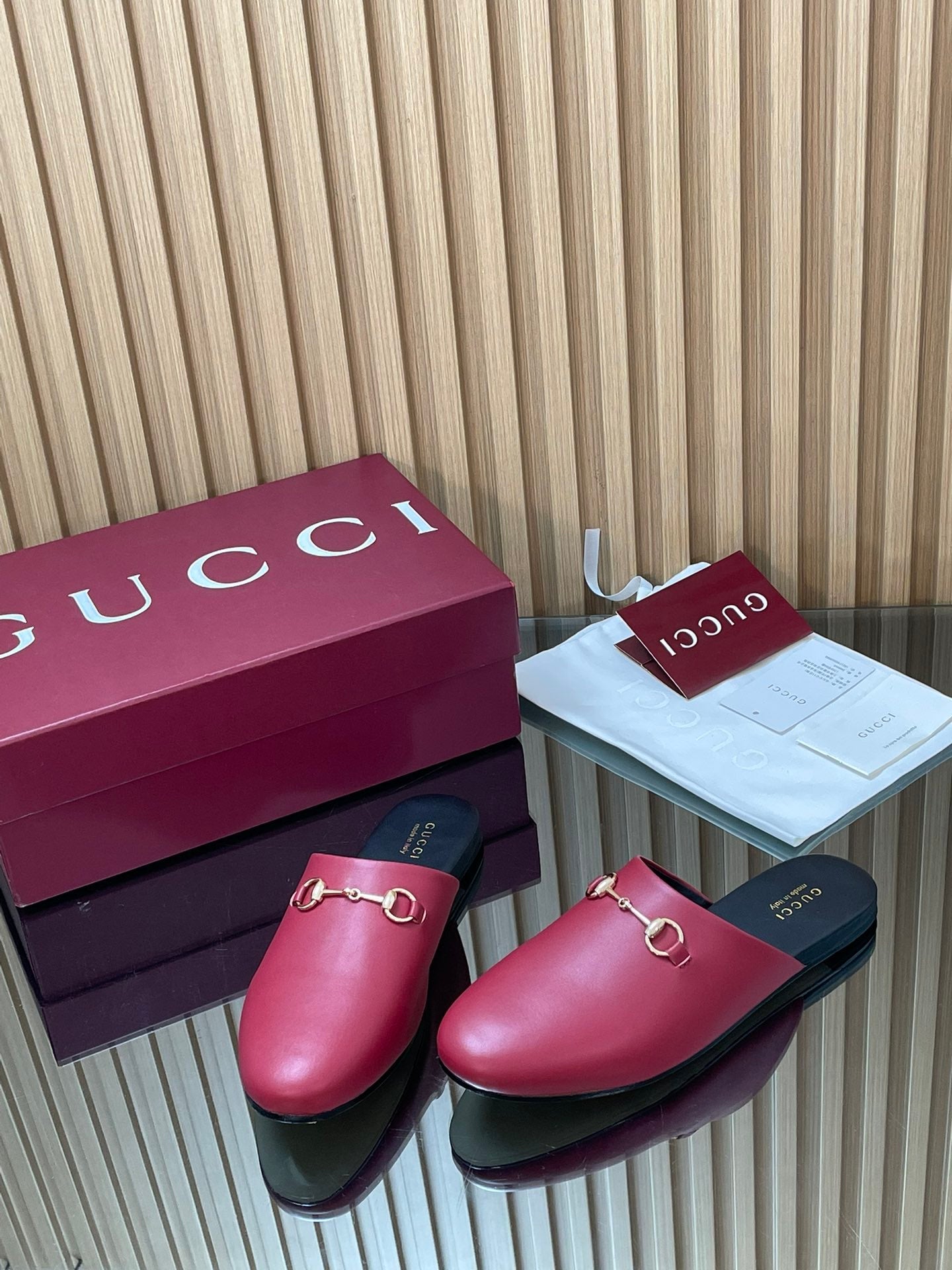Gucci 25 Horsebit Mule Red Gold Cowhide 563084