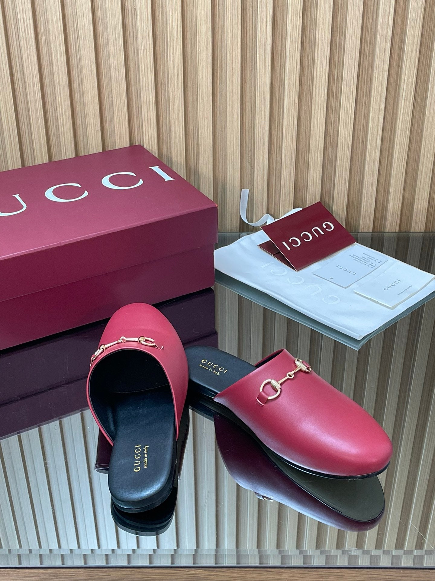 Gucci 25 Horsebit Mule Red Gold Cowhide 563084