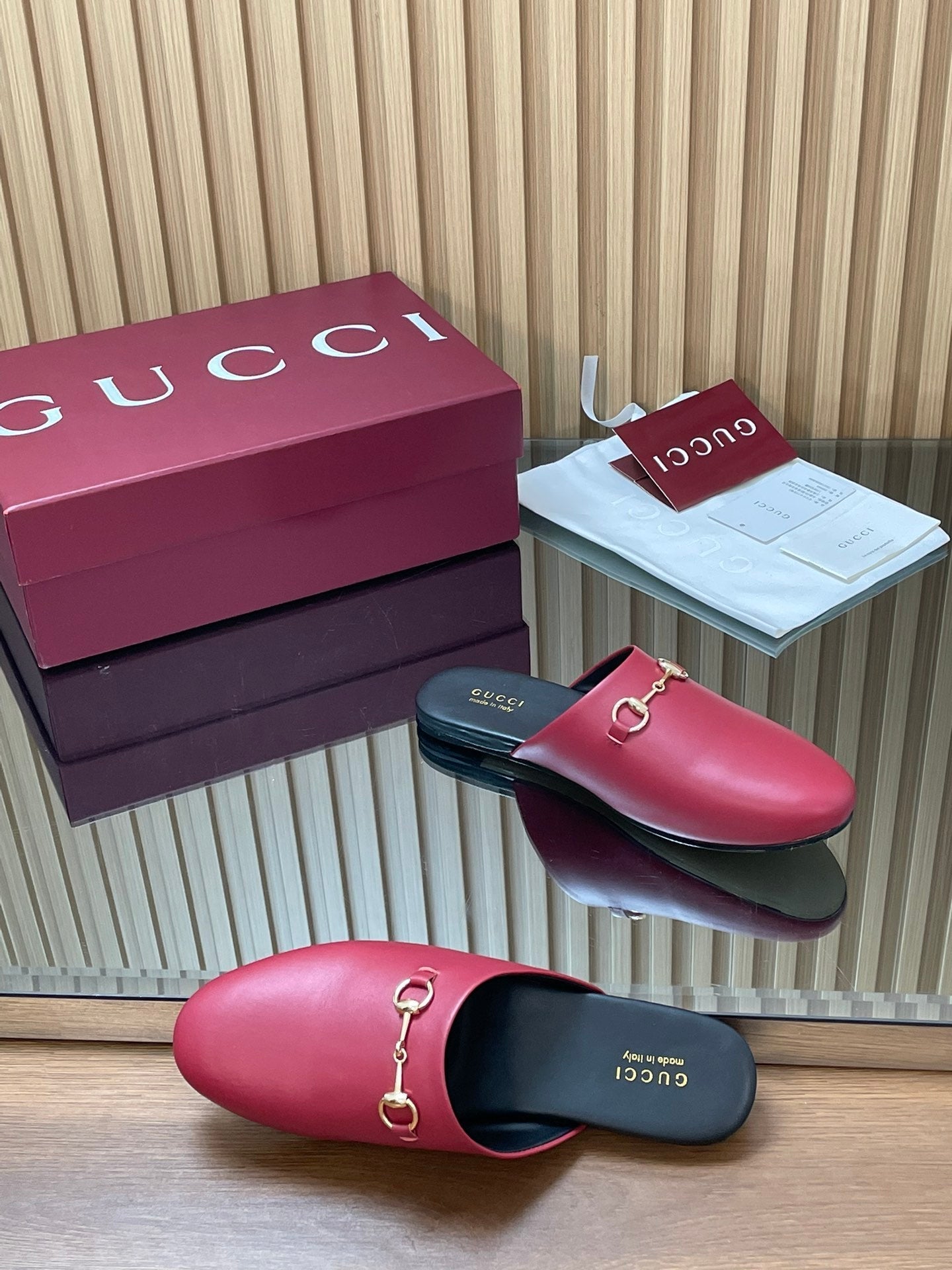 Gucci 25 Horsebit Mule Red Gold Cowhide 563084