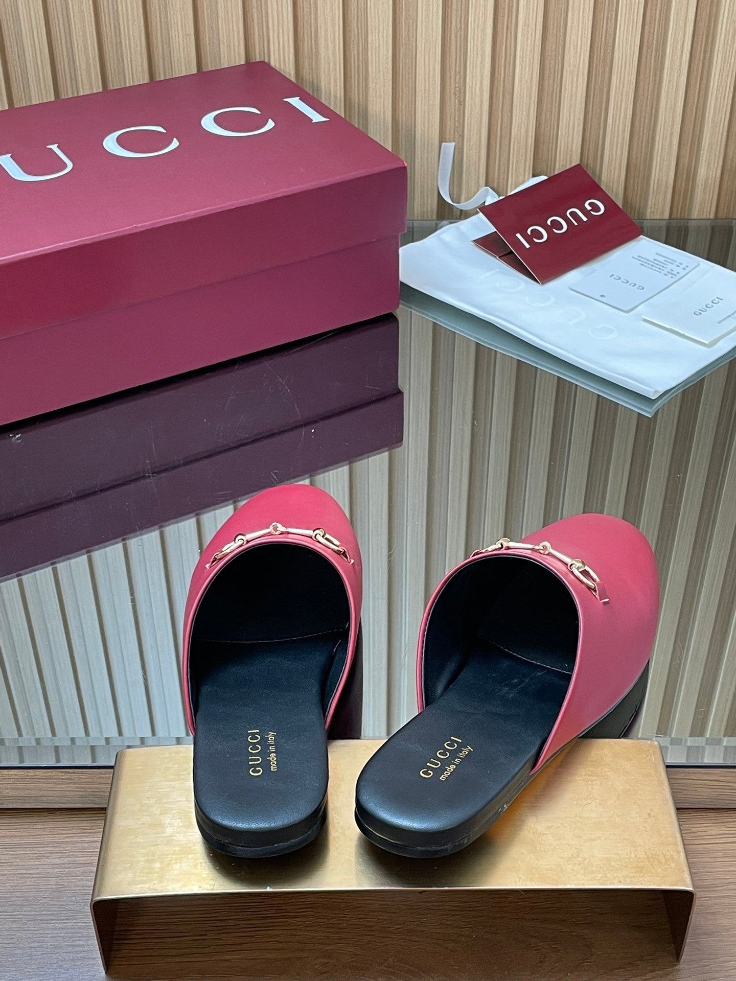 Gucci 25 Horsebit Mule Red Gold Cowhide 563084