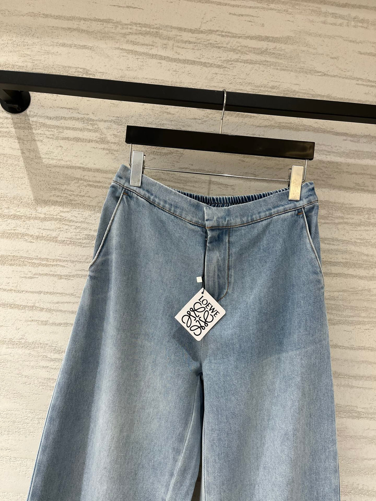 Loewe 26s Wide-Leg Cropped Jeans 588