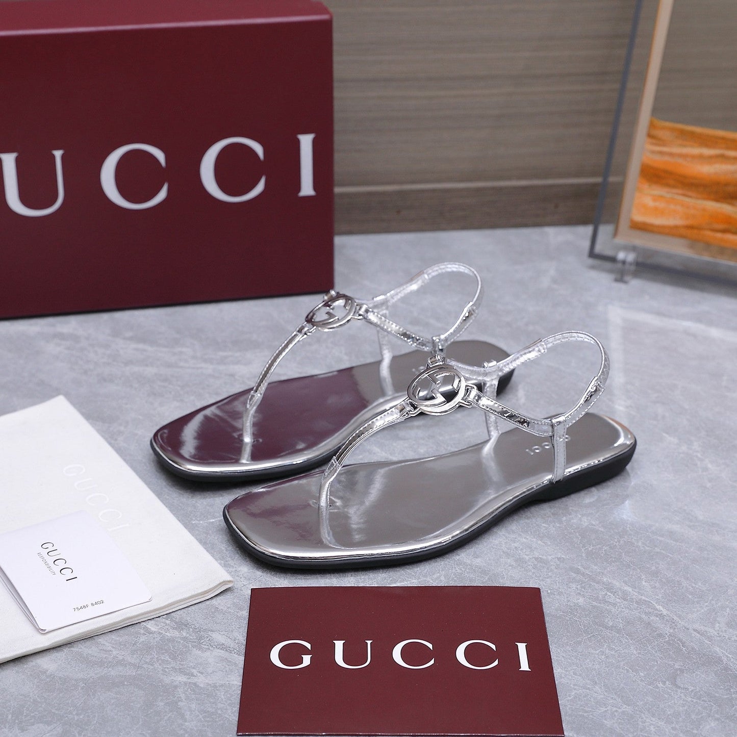 GG Thong Sandal With Interlocking G Sliver Sheepskin 864294