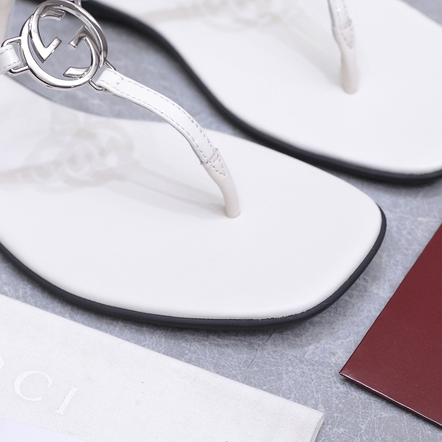 GG Thong Sandal With Interlocking G White Sheepskin 864296