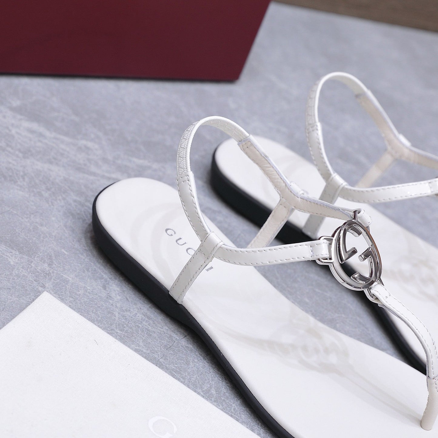 GG Thong Sandal With Interlocking G White Sheepskin 864296