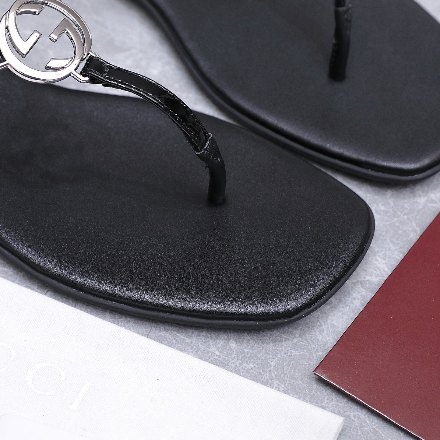 GG Thong Sandal With Interlocking G Black Sheepskin 864298