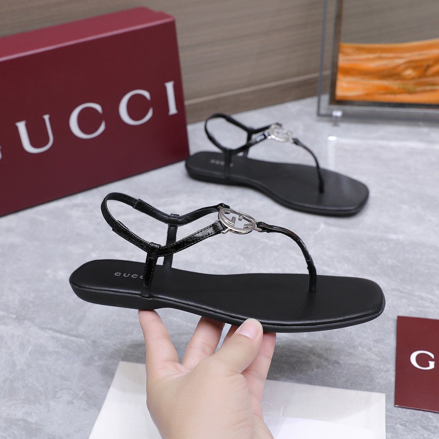 GG Thong Sandal With Interlocking G Black Sheepskin 864298