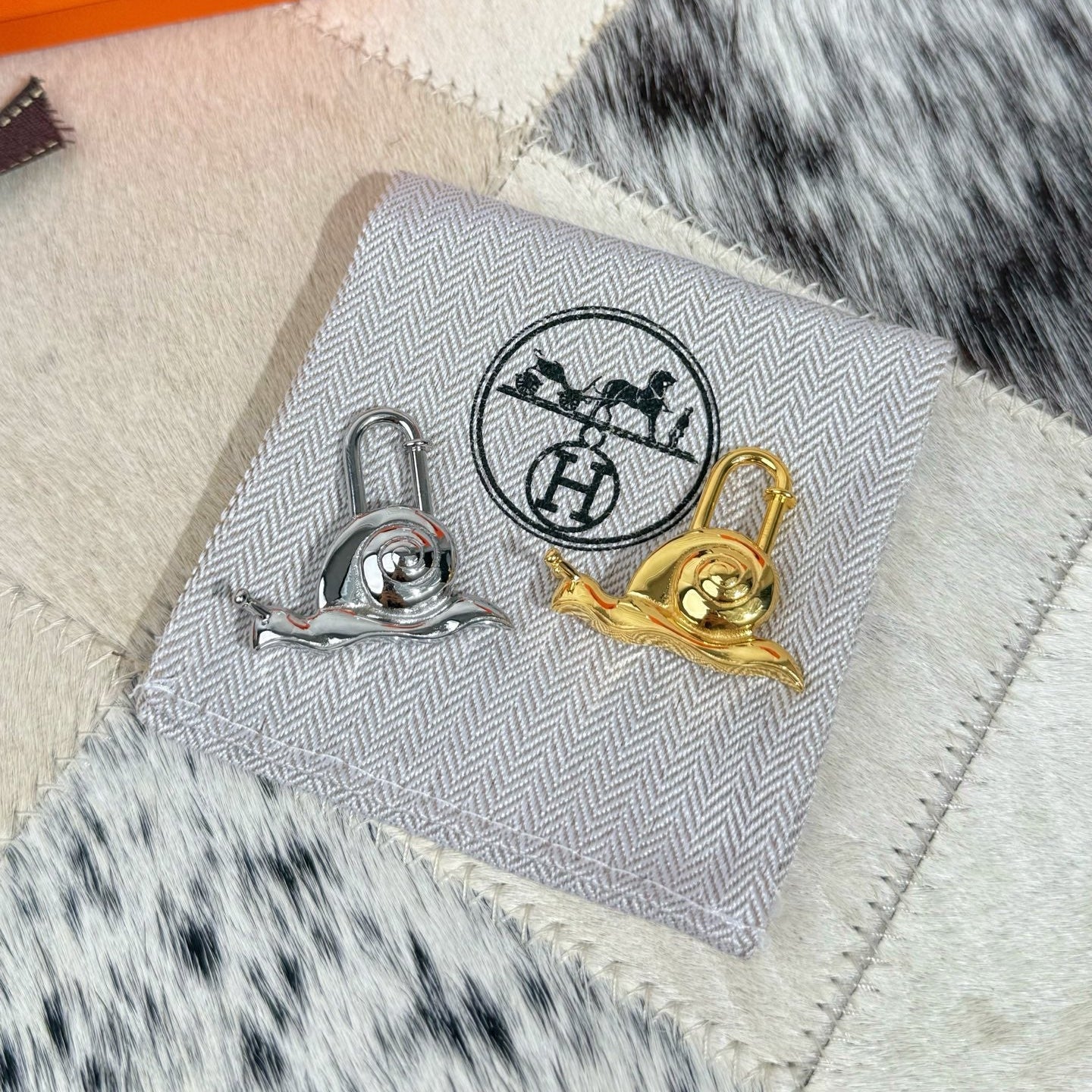HM Snail Lock Bag Charm