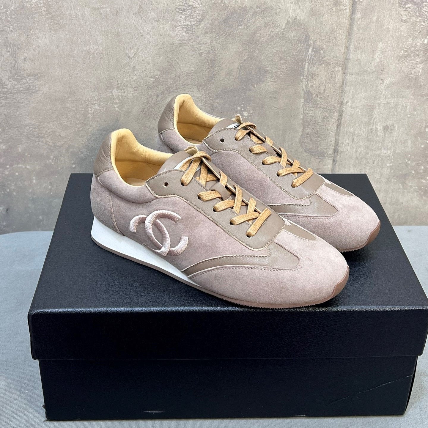 CC 26P Sneakers Light Grey Suede 682525
