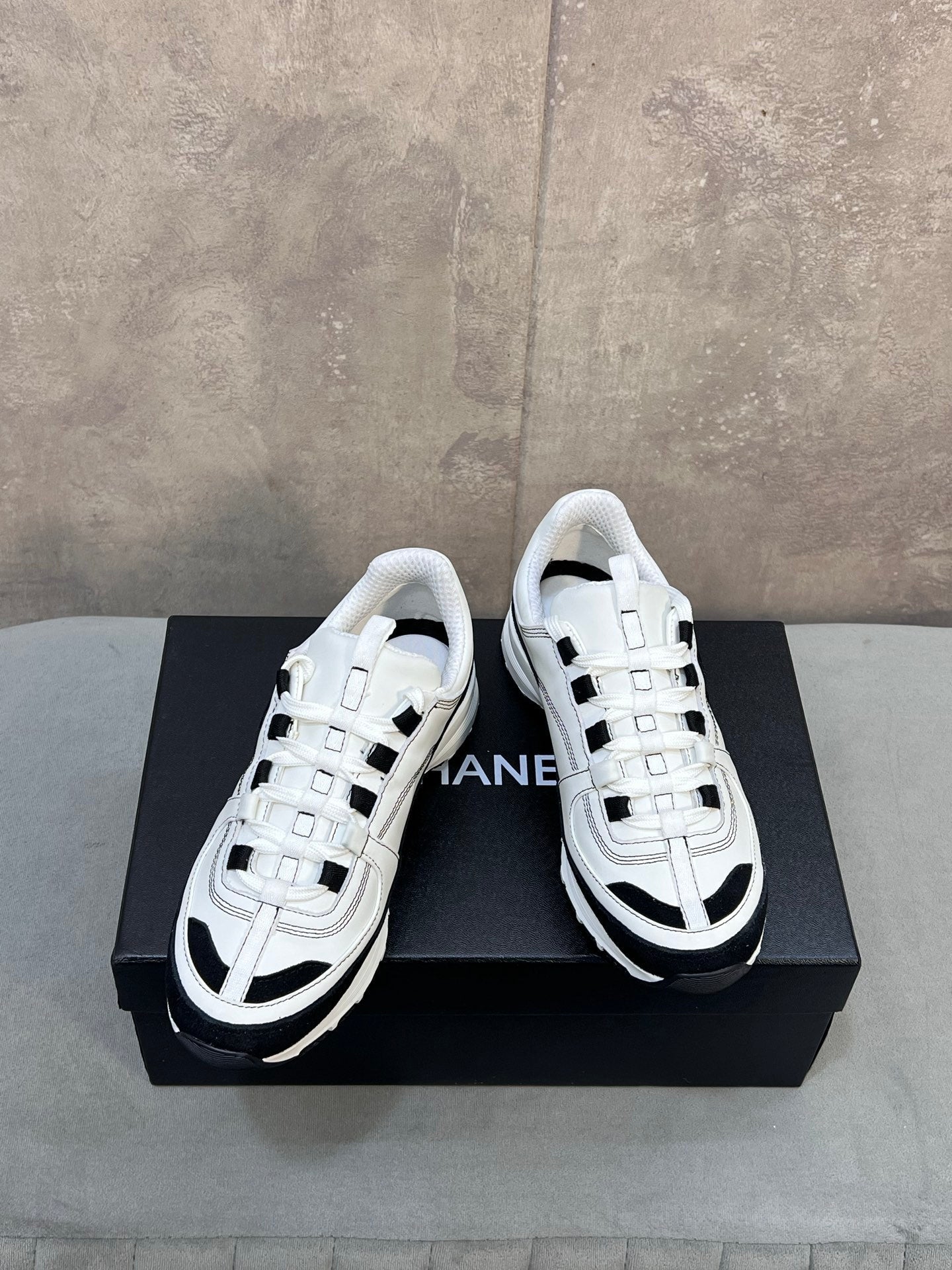 CC 26s Runner CC Logo Sneakers White Black Calfskin