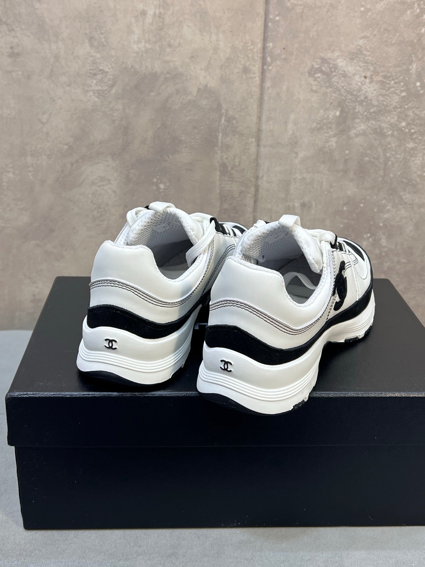 CC 26s Runner CC Logo Sneakers White Black Calfskin