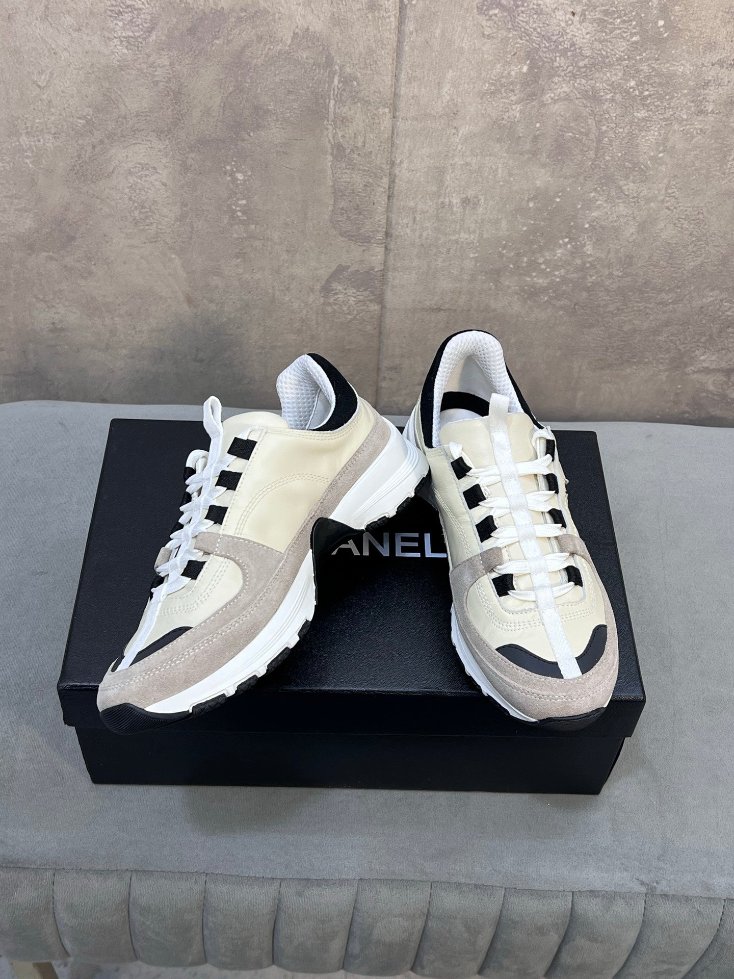 CC 26s Runner CC Logo Sneakers In Beige And Grey Calfskin