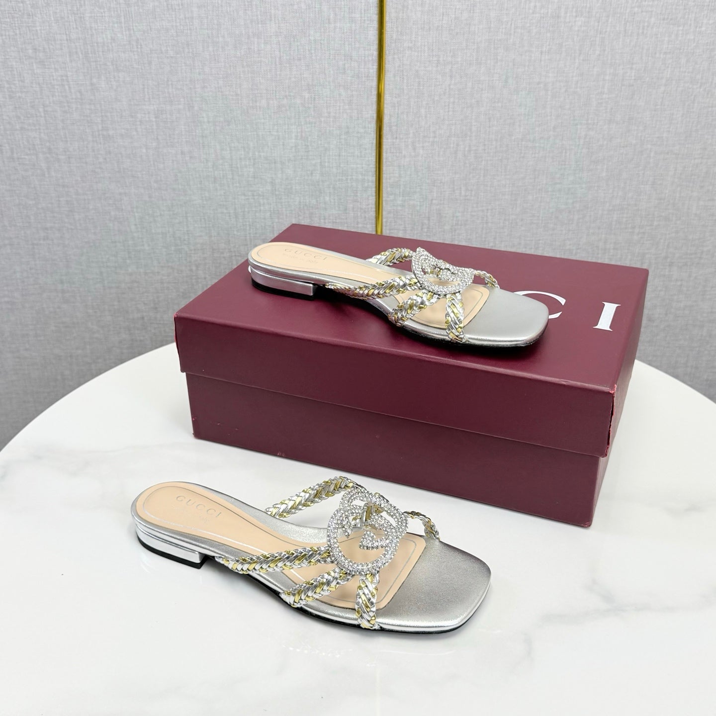 GG 26s Slippers With Crystal Interlocking G Sliver Leather 639930