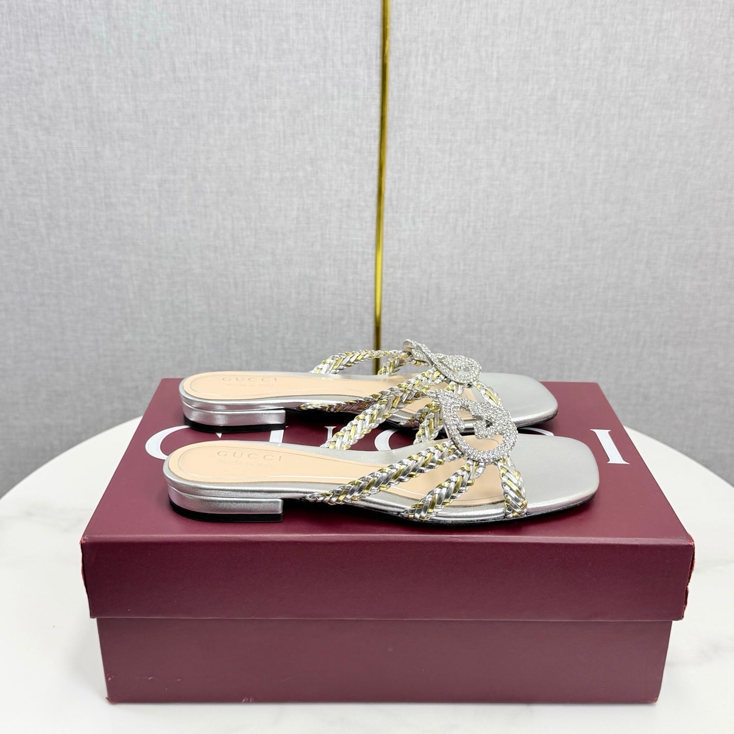 GG 26s Slippers With Crystal Interlocking G Sliver Leather 639930