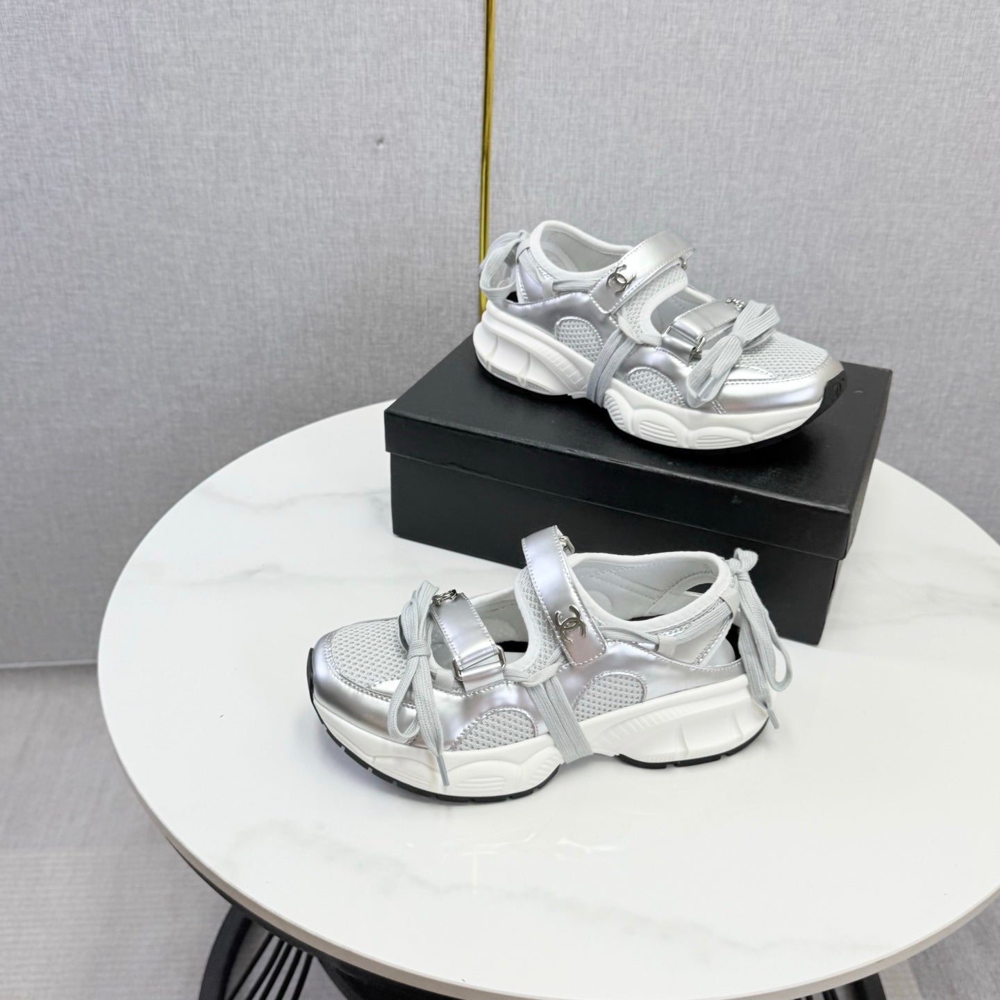 CC 26s Casual Sneakers White Grey Metalic Leather Mesh 865837