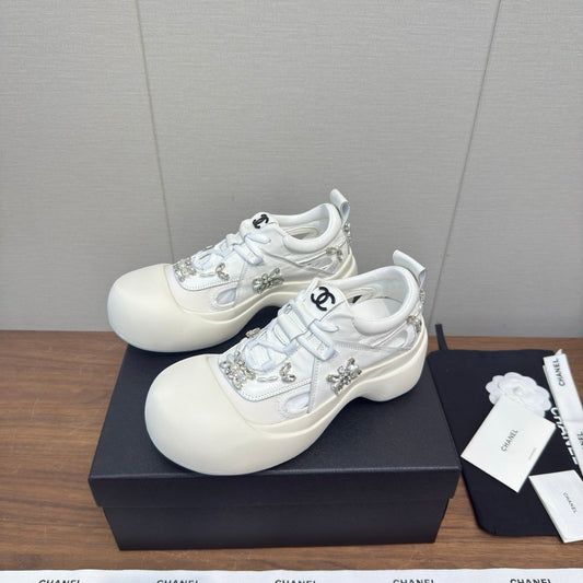 CC 26s Casual Shoes White Canvas 766799